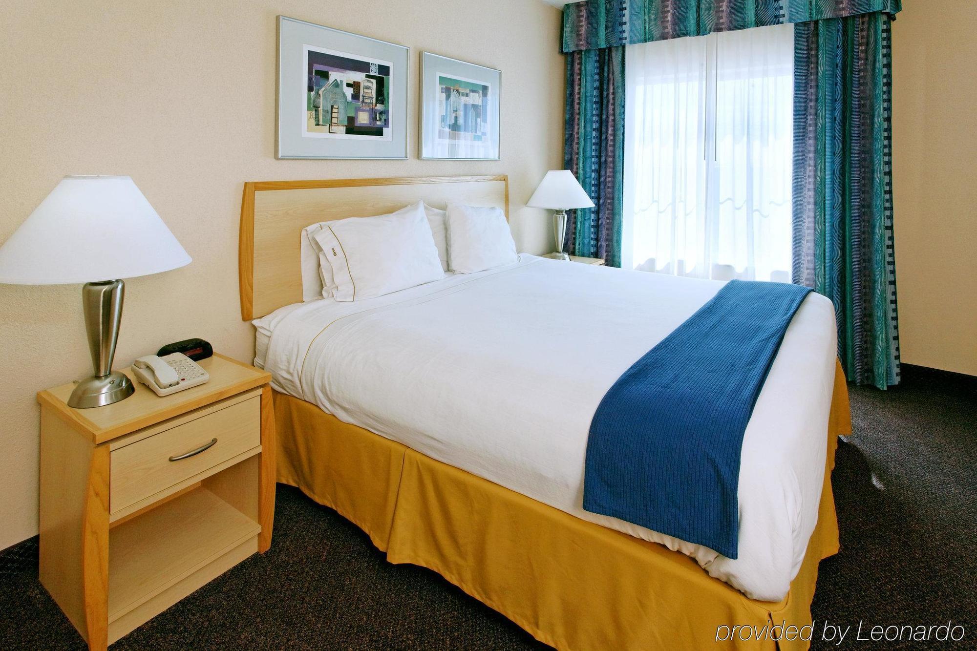 Holiday Inn Express Hotel & Suites San Antonio - Rivercenter Area, An Ihg Hotel Room photo