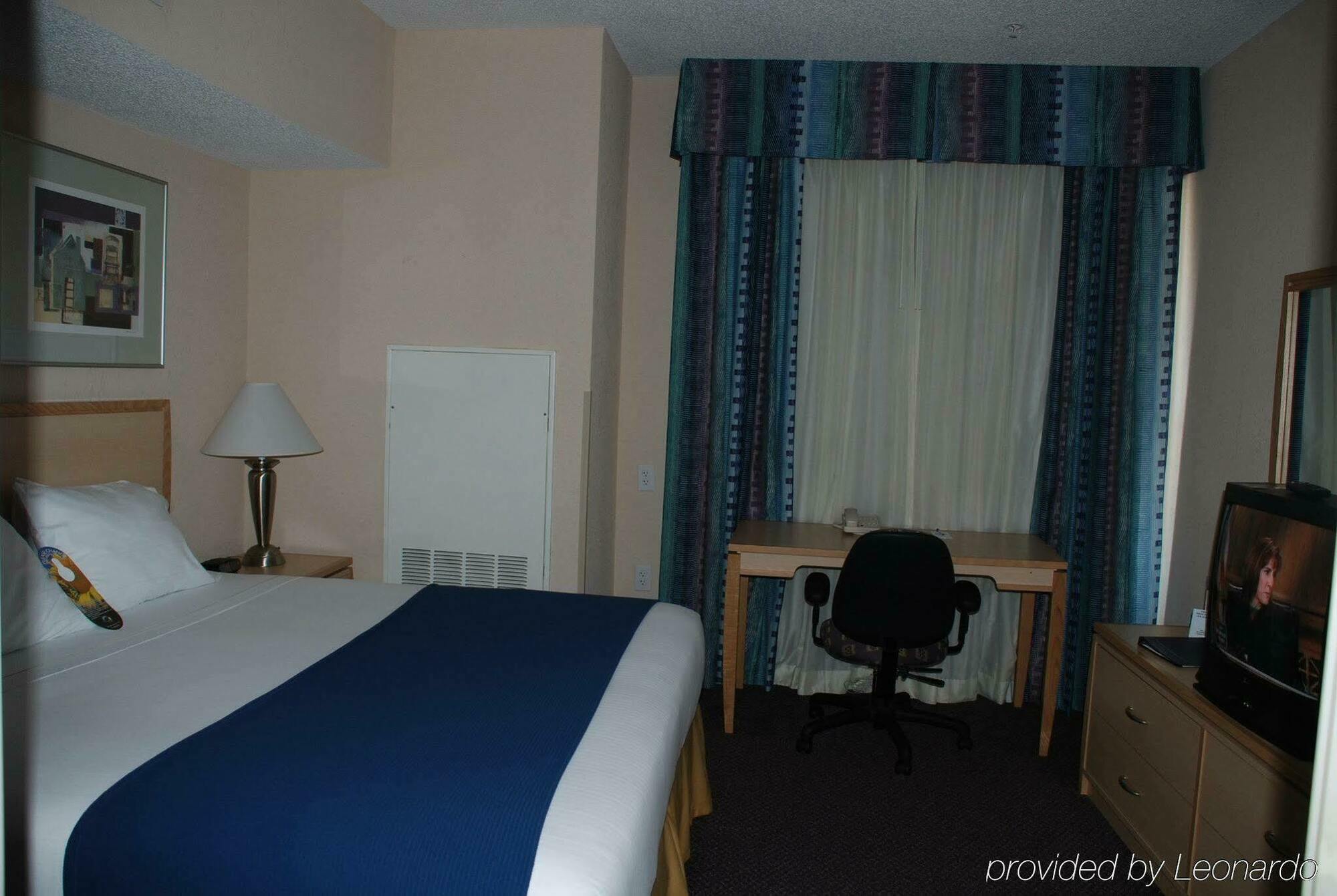 Holiday Inn Express Hotel & Suites San Antonio - Rivercenter Area, An Ihg Hotel Room photo